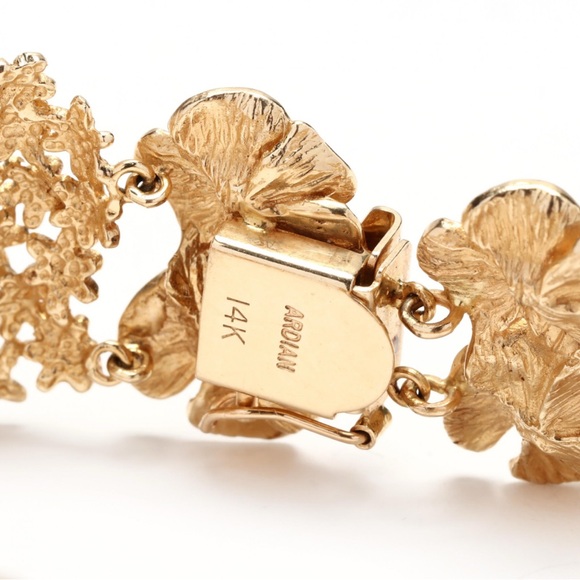 Elegant Gold Floral Bracelet - Picture 2 of 7
